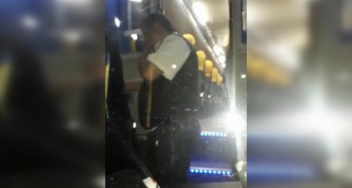 Graban a chofer de Pullman Bus conduciendo en estado de ebriedad: pasajeros lo increparon