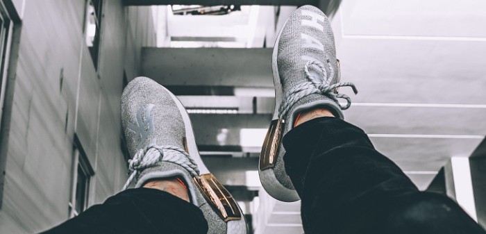 Las zapatillas de lujo son la nueva tendencia que se toma el bolsillo de los más jóvenes