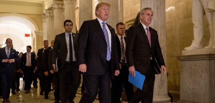 Escándalo por nueva política de Trump: niños están siendo separados de padres deportados