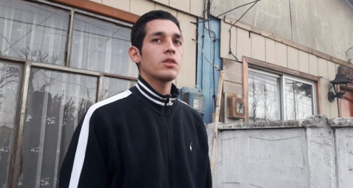Joven es detenido en bóxer y calcetines por 