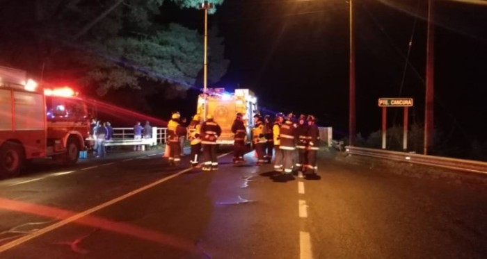 Impactantes imágenes: derrumbe del puente Cancura provoca fatal accidente en Puerto Octay