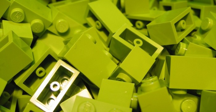 Doctor construyó de manera perfecta modelo del Arco de Medicina de la UdeC sólo con legos