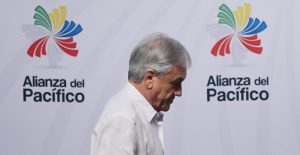 ¿Lo comparó con un perro? La broma de Sebastián Piñera que incomodó al presidente del BID