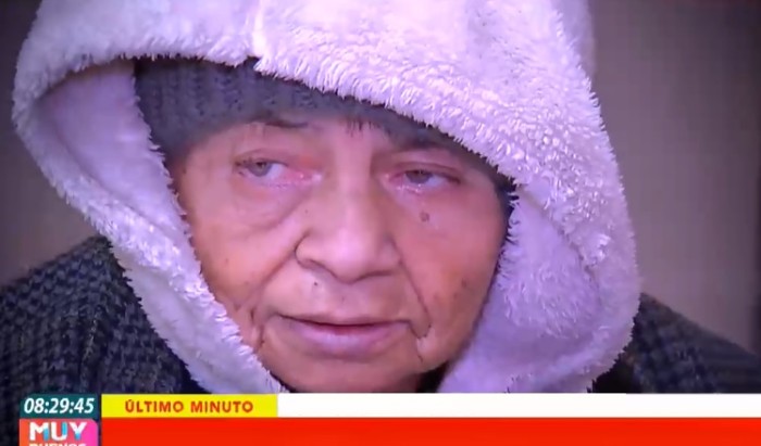 La cruda historia de mujer que vive hace 4 años en un servicentro: “Quiero un hogar”