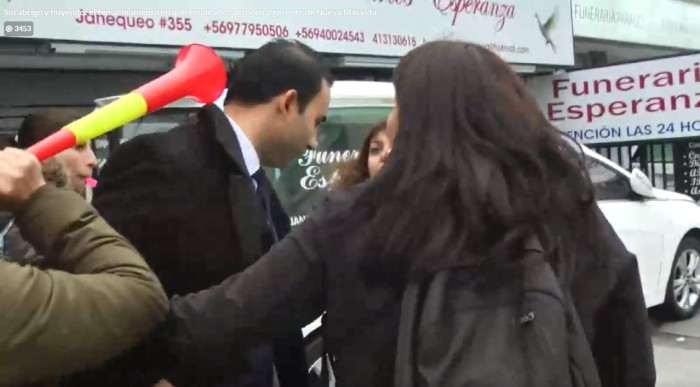 Registran agresión a gerente de Isapre Nueva MasVida: rompieron su abrigo y lo encararon