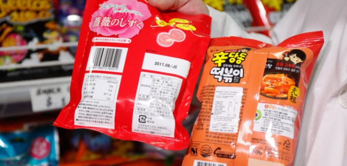 ¿Te cuesta leer la fecha de vencimiento en los envases? Proyecto de ley busca una solución