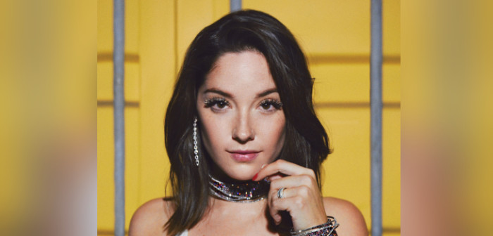 ¿Cuánto cuesta vestirse como Kel? Descubre 7 looks que puedes imitar por poco dinero