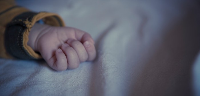 Bebé estuvo nueve horas enterrado vivo en EE.UU: policía lo salvó tras escuchar su llanto