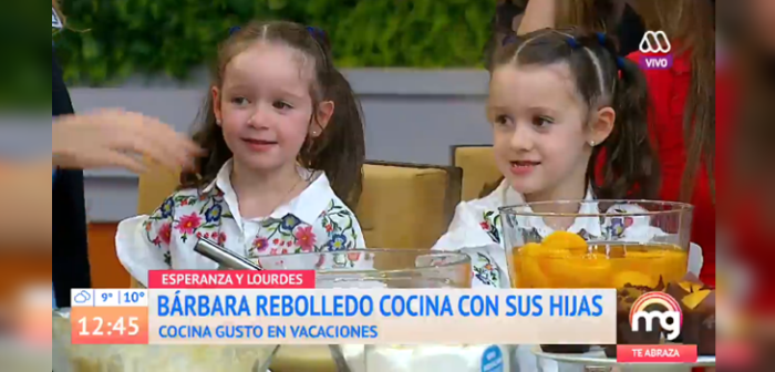 Bárbara Rebolledo presentó a sus mellizas en Mucho Gusto: su ternura se robó la película