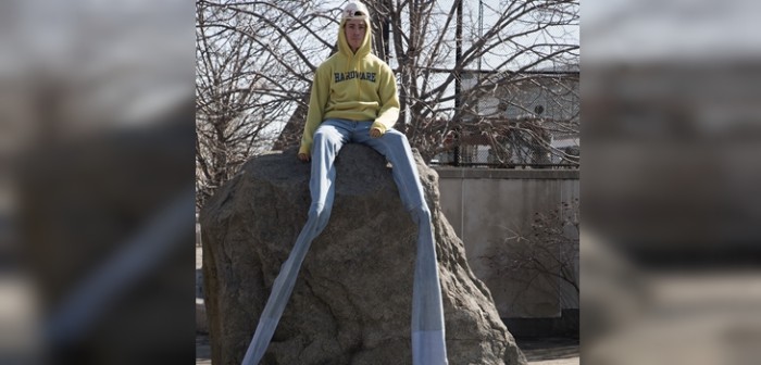 Estos jeans 'extra-largos' valen más de $300 mil y algunos ya se atrevieron a usarlos