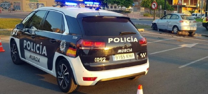 Hombre chocó ebrio y para bajar nivel de alcohol en la sangre hizo flexiones de brazos