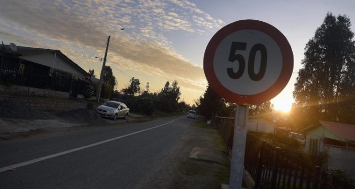 Atento al acelerador: aprueban reducción de velocidad en zonas urbanas a 50 km/h