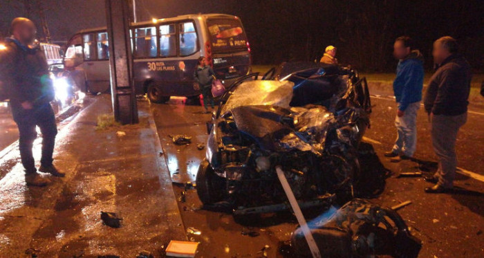 Brutal choque en Talcahuano dejó 1 muerto y 5 heridos: vehículo quedó totalmente destruido