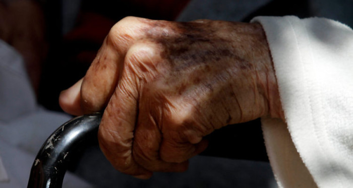 Anciana de 92 años asesinó a su hijo a balazos por querer enviarla a un asilo