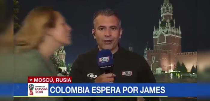 Periodista recibe un beso en despacho del mundial pero su reacción es muy distinta a otras