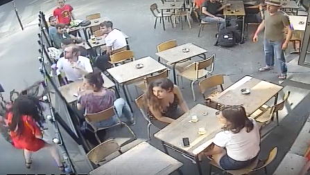 Video revela brutal agresión a mujer tras defenderse de acoso callejero en París