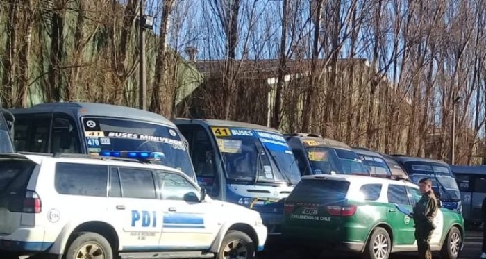 Chofer fue encontrado muerto al interior de taxibús que conducía en Talcahuano