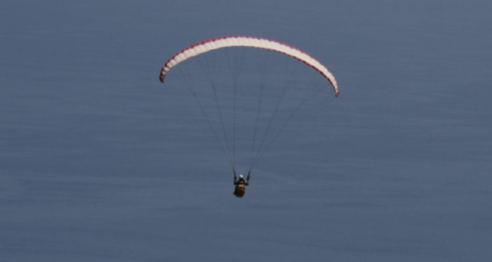 Instructor de parapente quedó con fractura de columna tras caída: iba acompañado