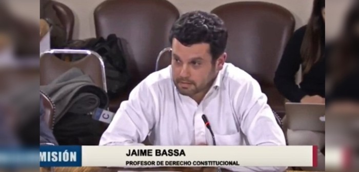 Abogado fue interpelado en plena Comisión de Defensa por insólita razón: llegó sin corbata