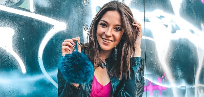 ¿Vestuario poco adecuado? Kel Calderón recorre el Amazonas boliviano con exclusivos looks