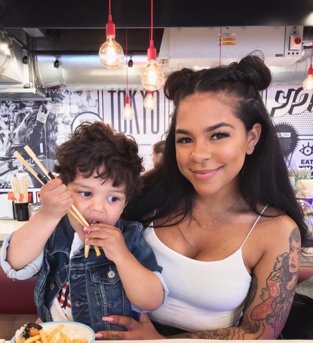 Lo que no muestran las redes: madre lució su cuerpo real tras dar a luz para concientizar