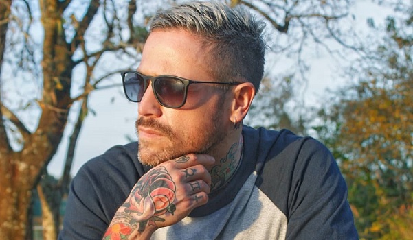 Pascual Fernández encendió Instagram con atrevida fotografía: posó desnudo desde Brasil