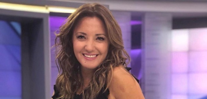 Periodista de Mega protagoniza fail en vivo tras leer comentario de usuario en Facebook