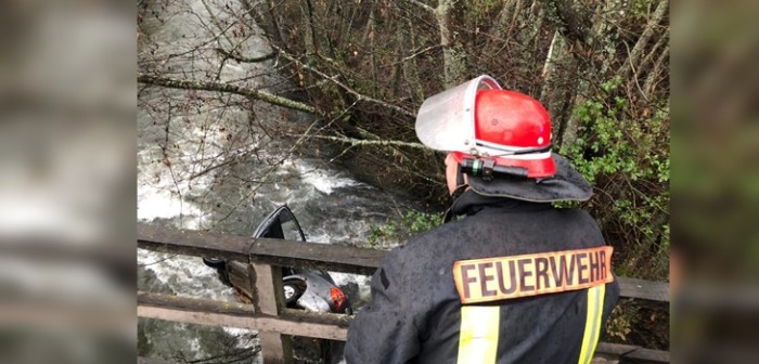 Impactante registro muestra cómo quedó vehículo que cayó con 7 pasajeros al río Caliboro