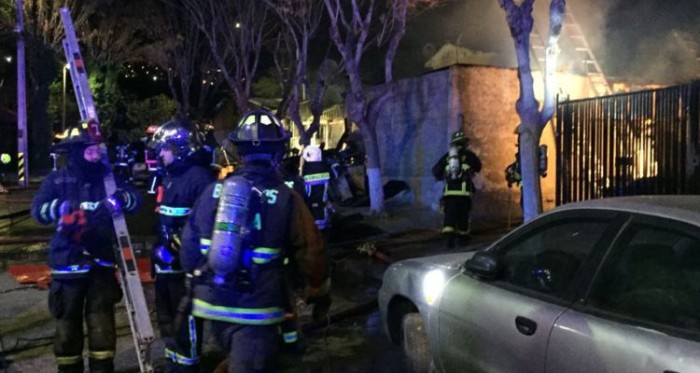 Tragedia en Las Condes: niña muere al quemarse su casa y hermanos lograron escapar