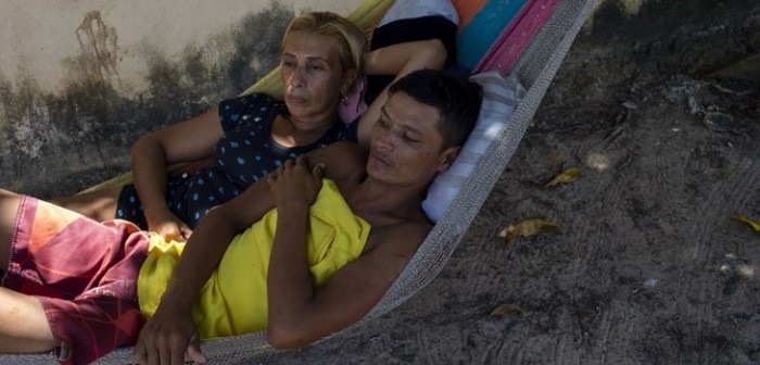 De paramédico a 'sin techo' en Brasil: la dramática historia de una inmigrante venezolana