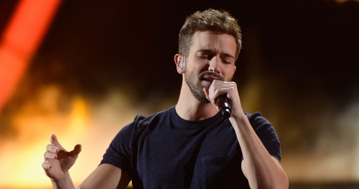 ¿Está desnudo? Efecto visual en imagen de Pablo Alborán en una piscina confundió a fans