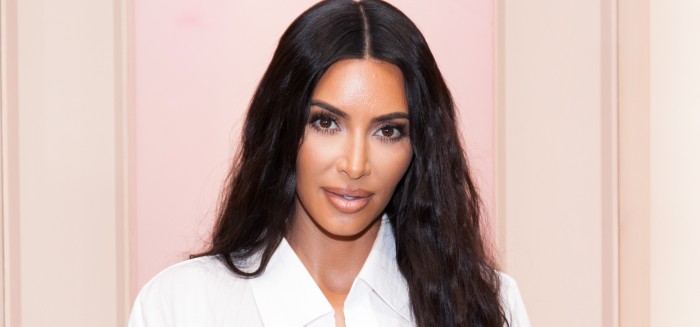 ¿Lo usarías? Advierten riesgos para la salud de calzado popularizado por Kim Kardashian