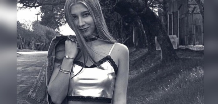 ¿Un homenaje? Artista creó insólita muñeca de Nahir Galarza que incluye esposas y un arma