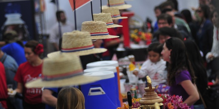 ¿Endeudados? El 30% de los chilenos ocupará el aguinaldo de Fiestas Patrias para pagar sus deudas