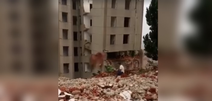 El milagroso escape de hombre que estuvo a punto de morir aplastado por edificio en China