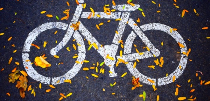 No solo se equivocan en Chile: la ciclovía que obliga a circular en zig-zag y causa burlas