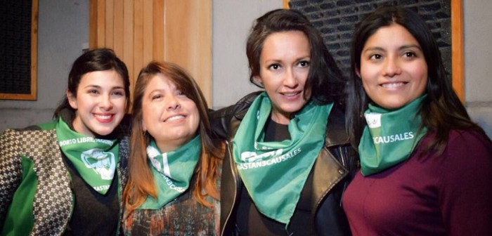 Diputadas se unen para versión chilena de 