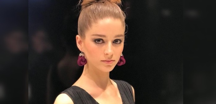 Mariana Di Girólamo dejó boquiabiertos a televidentes con look dramático y peinado de los años 30'