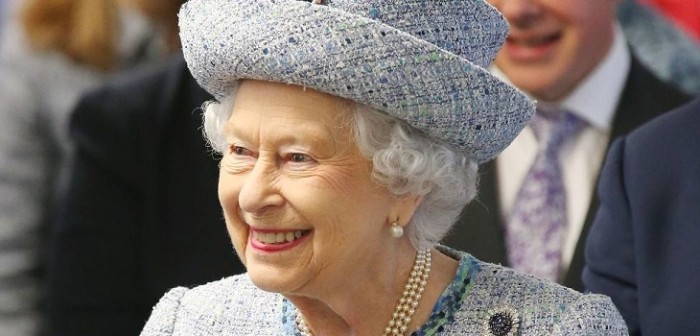 El origen de los memes que tienen a la Reina Isabel II bailando hasta con Michael Jackson