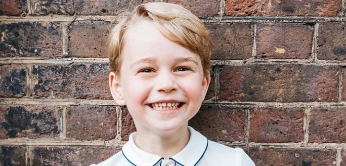 El gesto que debe realizar el príncipe George con Isabel II desde que cumplió 5 años