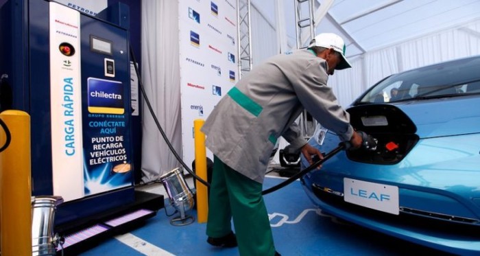 Las medidas que tomará el Gobierno para impulsar uso de autos eléctricos y que debes saber