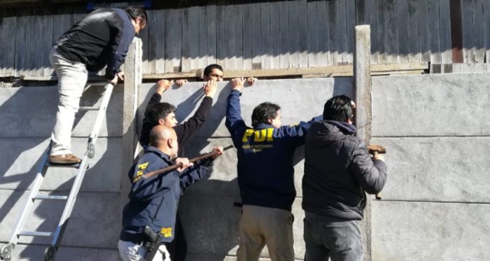 Abuelito de 92 años pasó 12 horas atrapado entre muros: fue rescatado a punto de morir