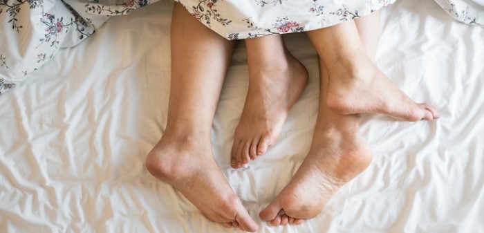 Pese a los riesgos: el curioso beneficio de compartir fotos 'subidas de tono' por celular