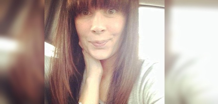 Tratamiento de cejas dejó a mujer con grave infección: perdió parte de la piel de su cara