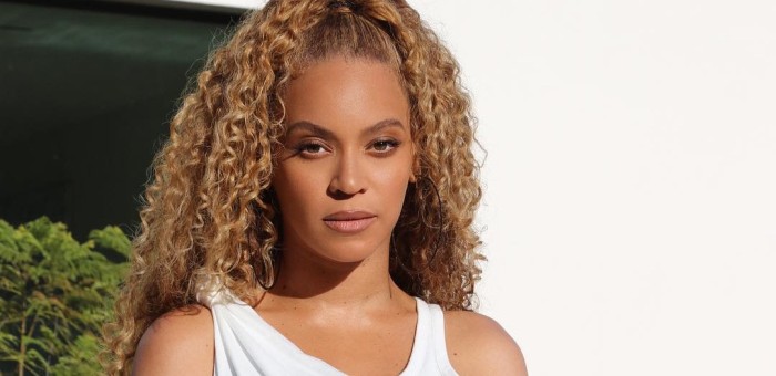 Beyoncé posó sin maquillaje y se sinceró sobre la maternidad: llegó a pesar 99 kilos