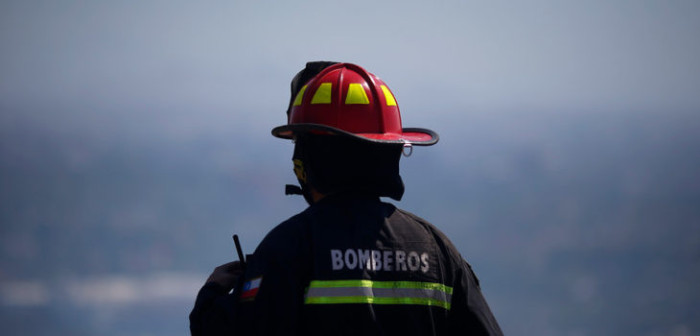 Insólito: feligreses piden a Bomberos reparar daños a iglesia tras combate de incendio