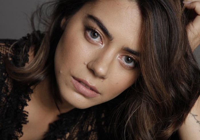 Actriz chilena Lorenza Izzo actuará junto a Brad Pitt y Leonardo DiCaprio