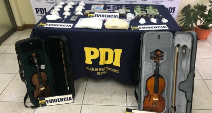 Allanan viviendas en Linares y encuentran droga escondida en violines: fueron incautados