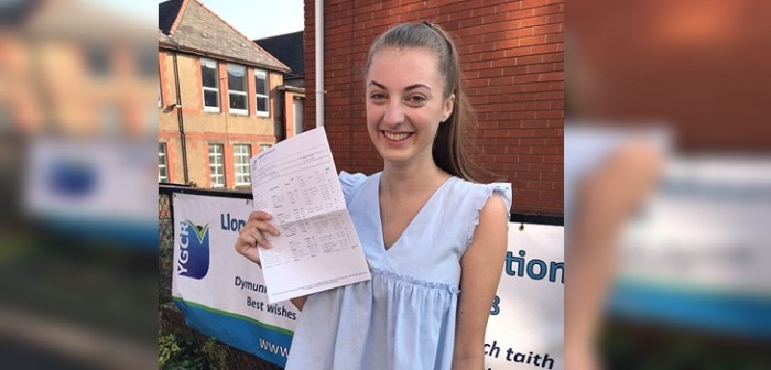 Padre prometió que pagaría por cada 7 de su hija: ella sacó mejor promedio en su escuela