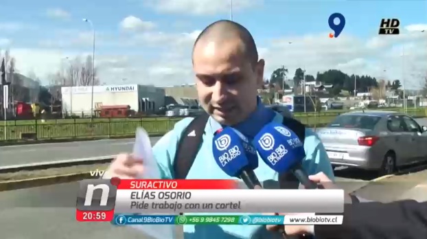 Inusual: penquista sin trabajo aprovechó evento empresarial para repartir CV